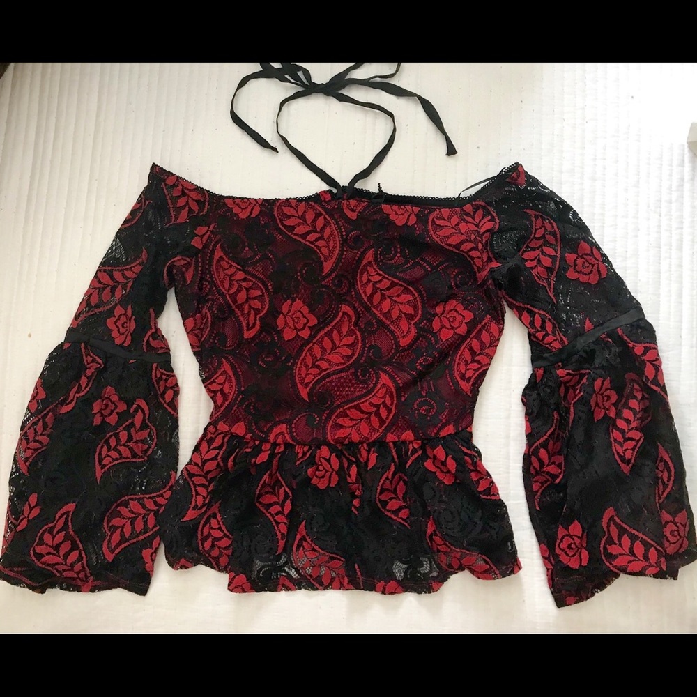 🎉HP🎉R&J Couture Lace Flare Cuff Top - Picture 4 of 8